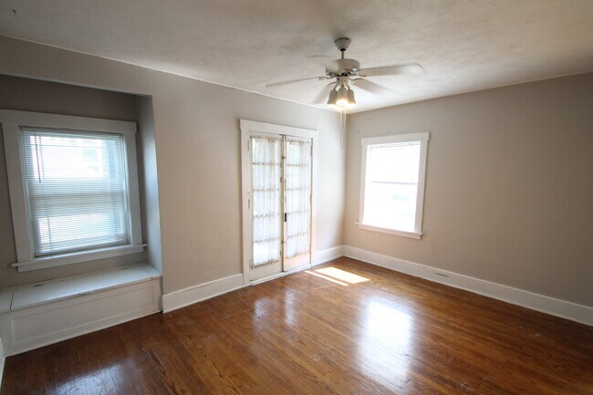 Foto del edificio - 911 Forest Ave