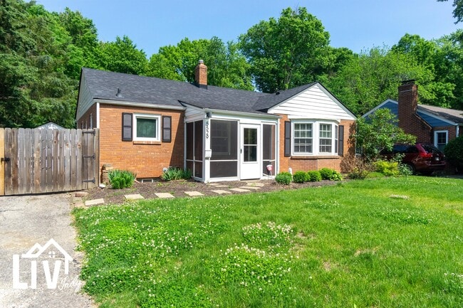 Building Photo - 5529 Primrose Ave