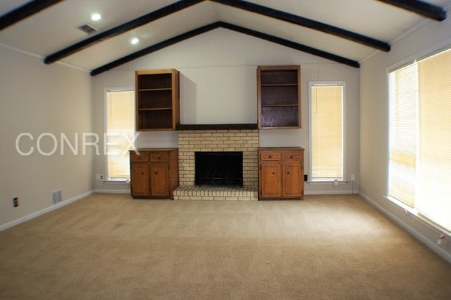 Building Photo - Spring Valley Special