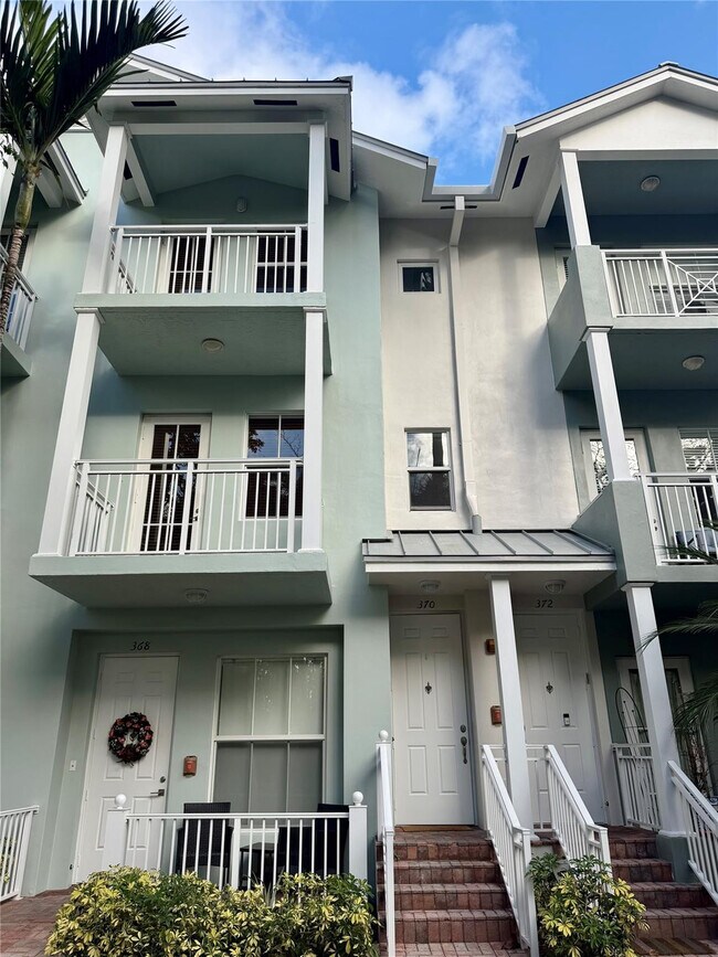 Building Photo - 370 SW 14th Ave