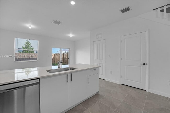 Foto del edificio - 2858 SE 25th Ave