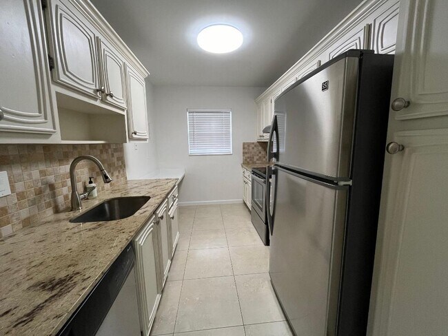 Foto del edificio - 2360 SW 22nd Ave