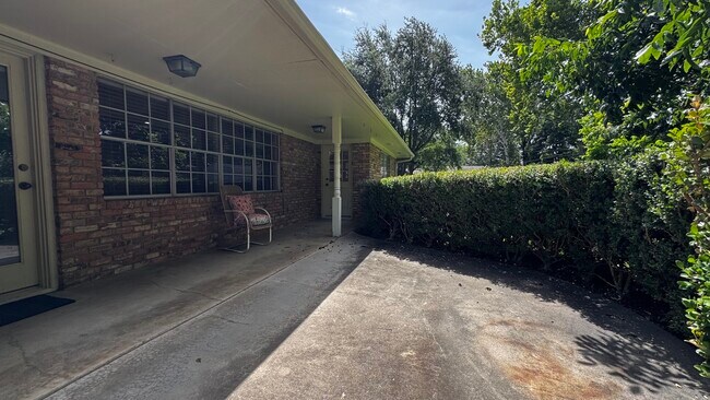 Foto del edificio - 809 Atlow Dr