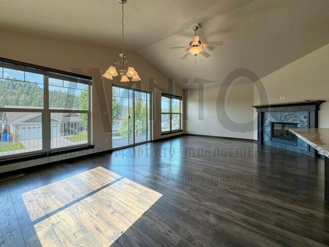 Foto del edificio - **COMING SOON** Breathtaking Views on Secondary Waterfront