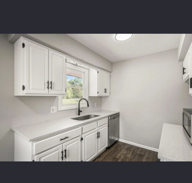 Foto del edificio - 825 Elm Creek Cir
