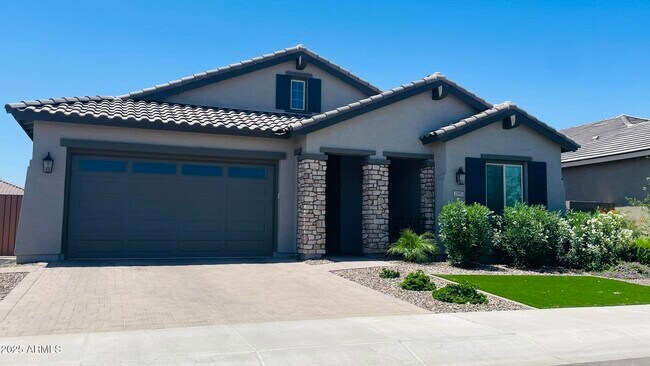 Building Photo - 2995 W Lynx Dr