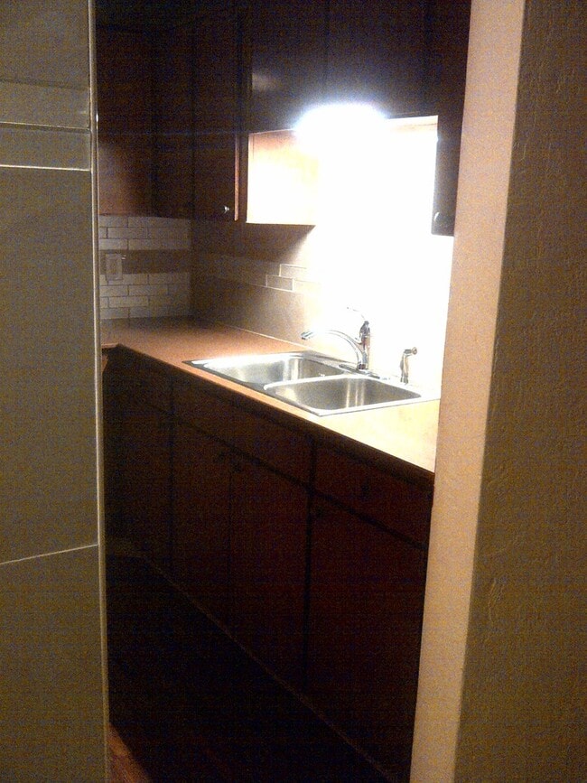 Building Photo - Newly Remodeled 2BD/1BA