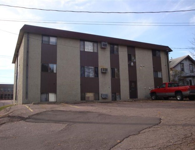 Building Photo - 724 W 17th St
