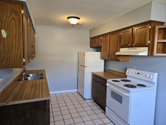 Building Photo - 1414 E O St