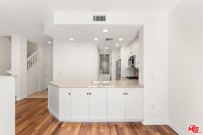 Foto del edificio - 13075 Pacific Promenade