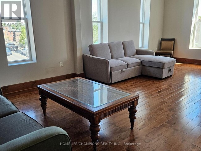 Building Photo - 18 Bridge St W