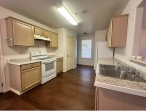 Building Photo - 327 Lincoln St