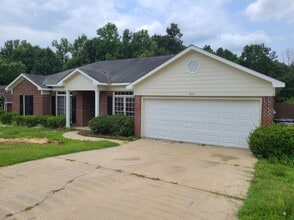 Building Photo - 8007 Creekland Dr