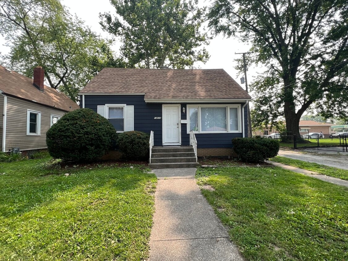 Primary Photo - 14935 Evers St