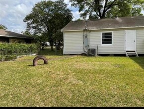 Building Photo - 13429 Bandera St