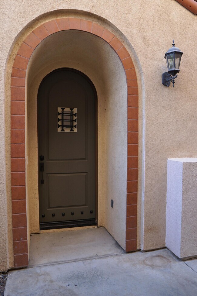 Foto del edificio - 1816 Pintura Cir W