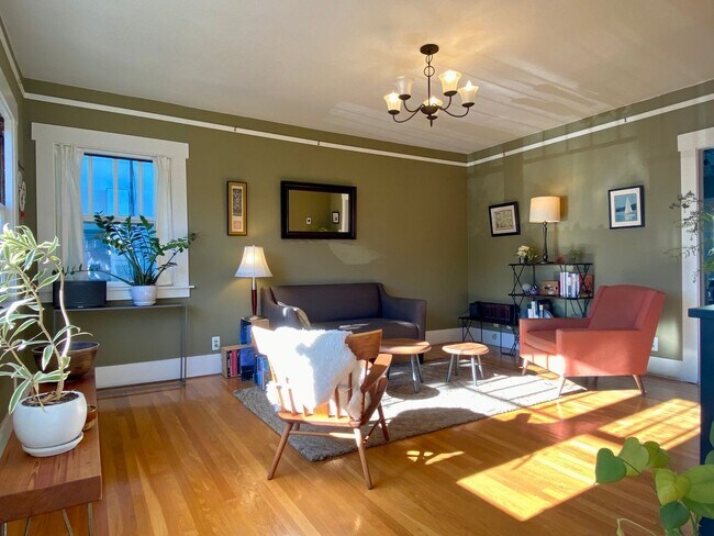 Foto del edificio - Updated Bungalow located in Downtown Redwood City & 15 miles from SF International Airport
