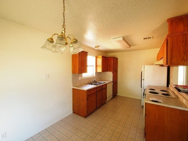 Building Photo - $250.00 Off 1st Months Rent!  Viewable Jan...