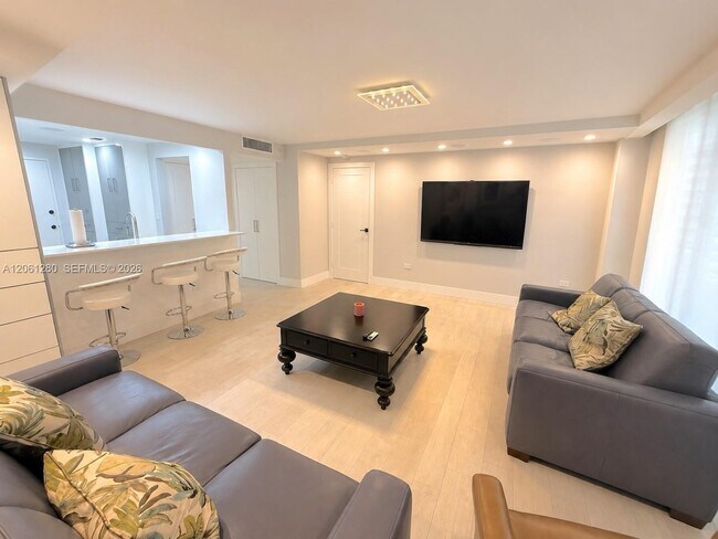 Foto del edificio - 5555 Collins Ave