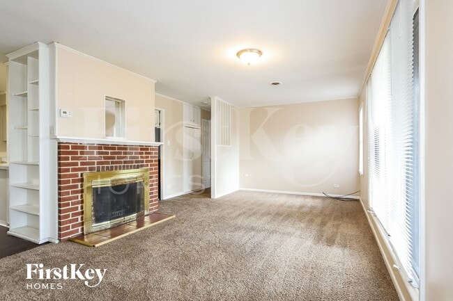 Building Photo - 374 Oswego St