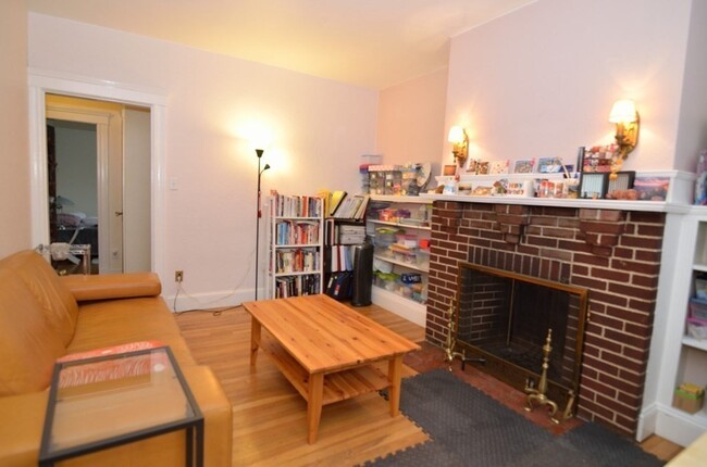 Building Photo - 42 Linnaean St