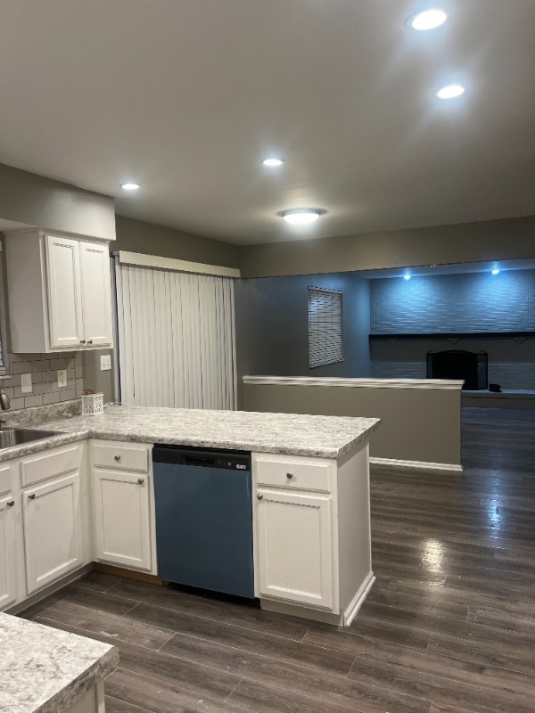 Building Photo - 6555 Birchview Dr