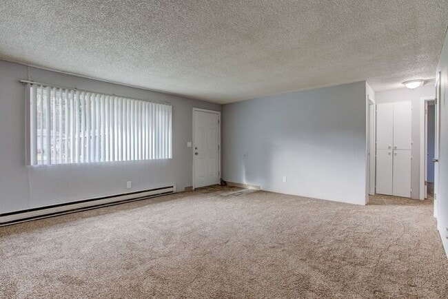 Building Photo - Court Yard Setting!! - Single Level 2 bdrm/1 bath