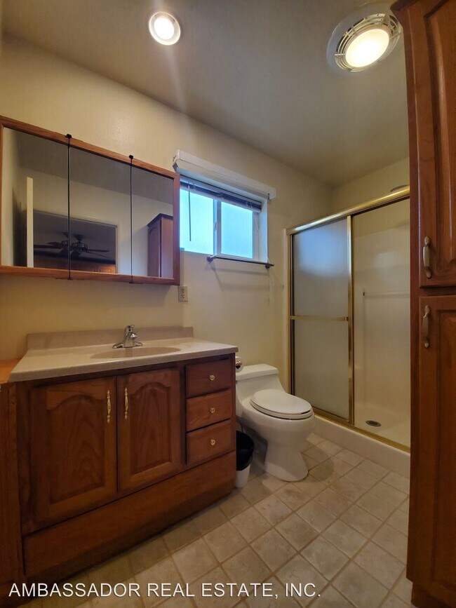 Building Photo - 452 Pina Ln