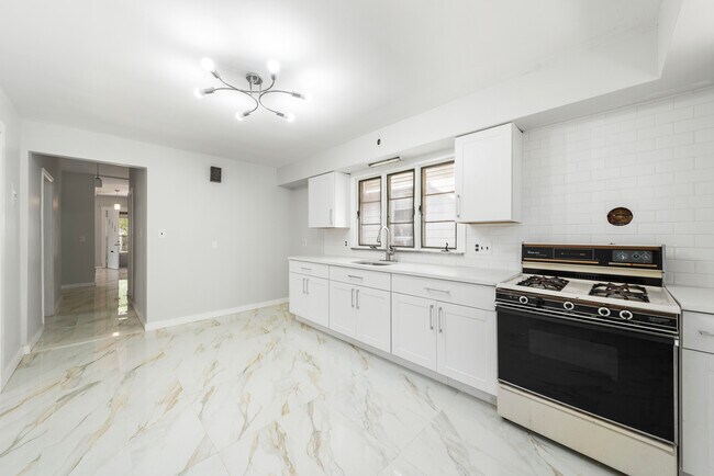 Foto del edificio - 69 Marion Ave