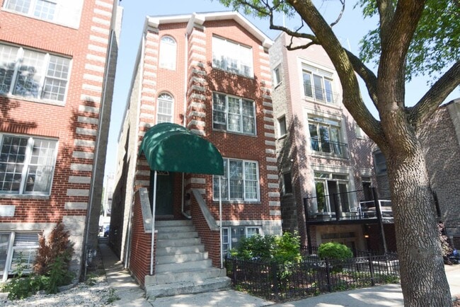 Building Photo - 920 N Paulina St