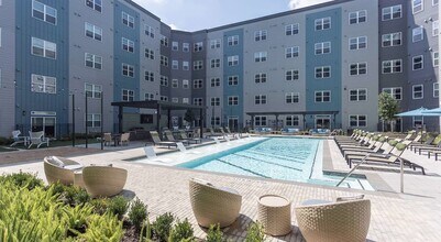 Building Photo - 2425 Bell St