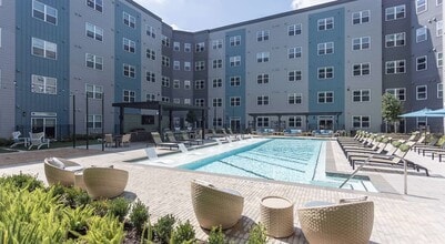 Building Photo - 2425 Bell St