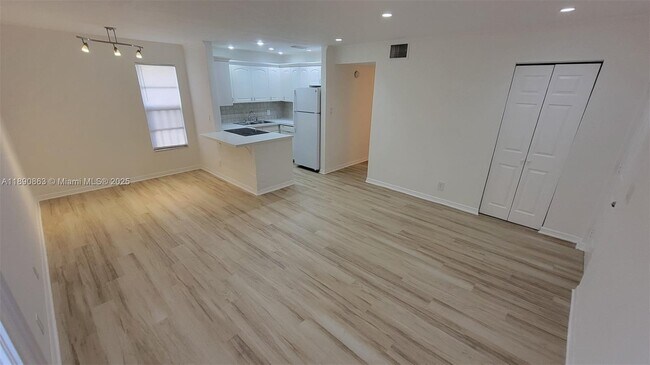 Foto del edificio - 3036 Coral Ridge Dr