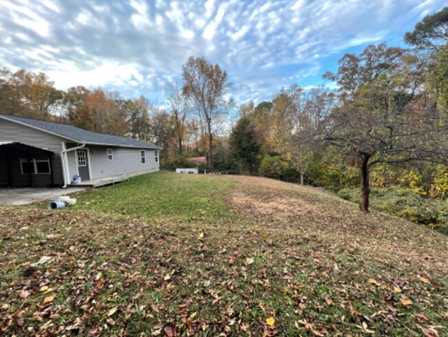 Building Photo - 2122 Kings Rd