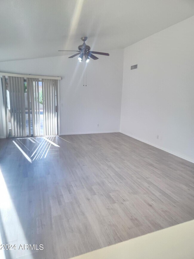 Foto del edificio - 16630 North 22nd St