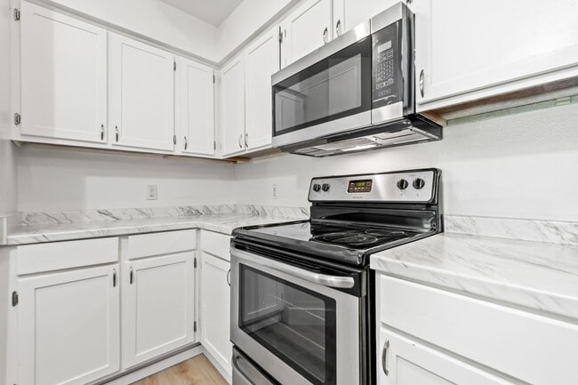 Building Photo - Huge 2 Bedroom condo right off Light Rail!