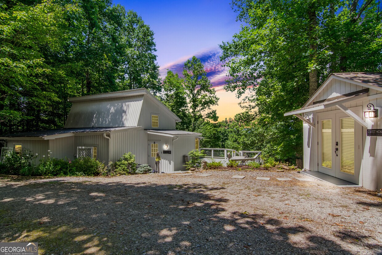 Foto principal - 1056 Sky Hawk Mountain Rd