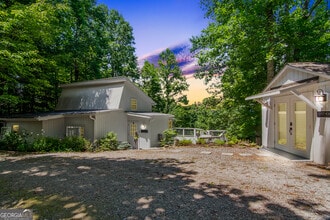 Building Photo - 1056 Sky Hawk Mountain Rd