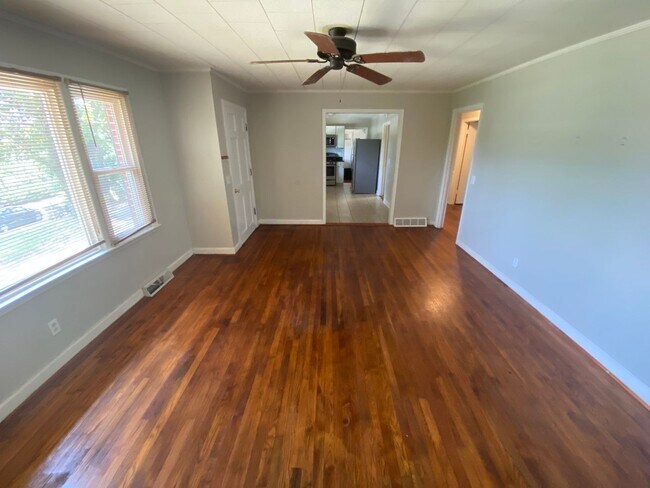 Foto del edificio - 3 Bedroom Brick Ranch House in a Great Location!
