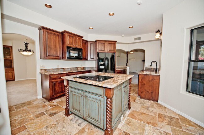 Foto del edificio - 2322 S Rogers Cir