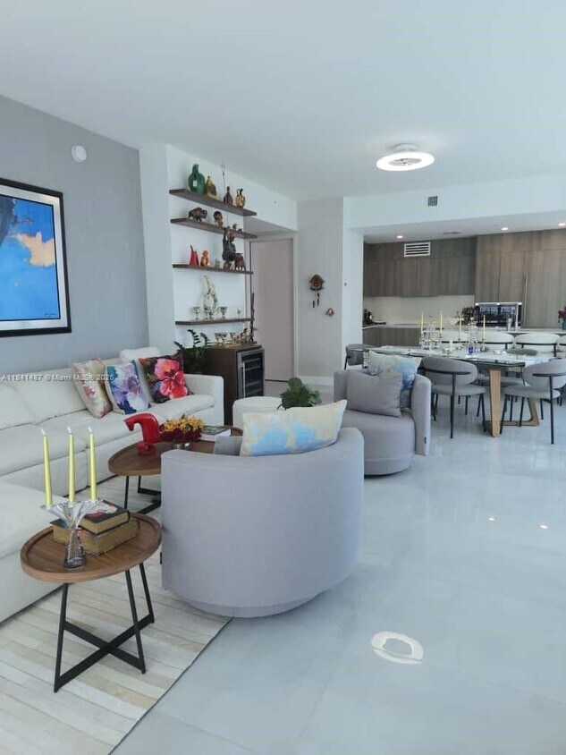 Foto principal - 17550 Collins Ave