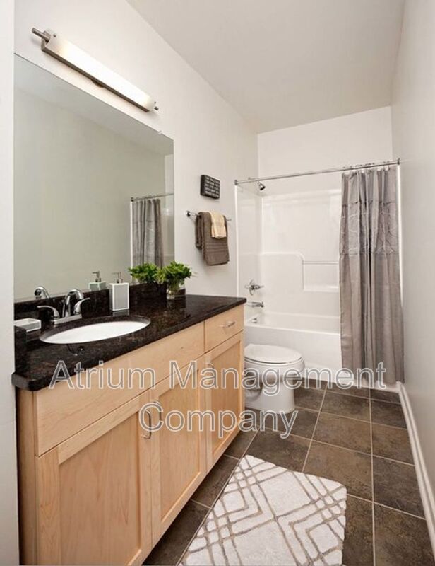 Foto del edificio - 3611 E Marshall St