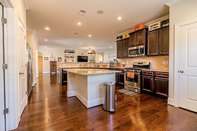 Building Photo - THE ARBORS- 4 Bedroom, 3 Bath Home