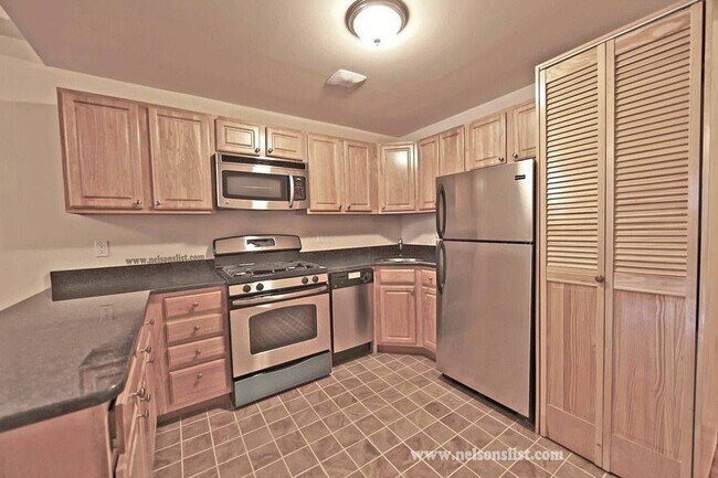 Building Photo - 21 Sterling Pl