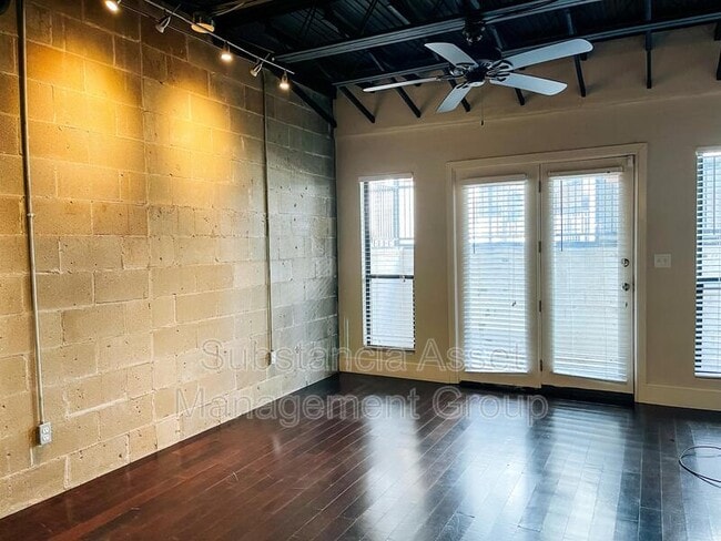 Foto del edificio - 915 NW 7th St