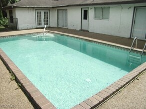 Building Photo - 620 Robert Ave