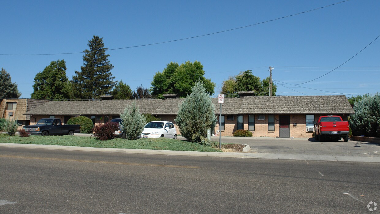 Building Photo - 1300-1322 NW 8th St