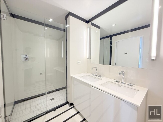 Building Photo - NO fee 4 bed 3.5 bath with Epic Views - WE...