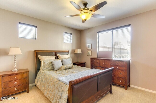 Foto del edificio - 3330 S Gilbert Rd