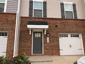 Building Photo - 2596 Grantham Place Dr
